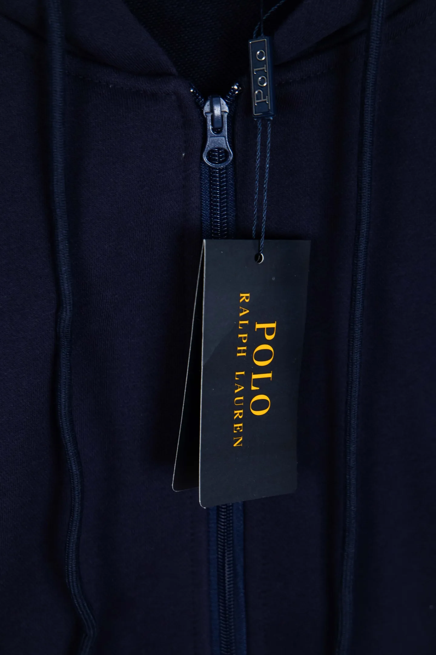 🅿️260 Style No.: M212 Ralph Lauren/Ralph Lauren pony embroidered zipper cardigan hooded sweatshirt. A sweatshirt for everyone in autumn and winter is here. You can wear it casually! ! This hooded sweatshirt is decorated with the simple style that represents Ralph Lauren and is paired with a pony embroidery pattern, which is three-dimensional and full! The solid color fabric paired with exquisite embroidery instantly sets it off! Hooded sports design, loose and casual fit! The overall texture is very strong! Through the pictures, we can feel the thickness and texture of custom-woven and dyed threads. The workmanship is exquisite. They are shipped from major foreign trade factories. They are all made by masters with many years of experience. Everything is of high standards and requirements! Simple and versatile model ~ Made of imported pique cotton fabric, which is super delicate and soft, close to the body without being tied. All fabrics and accessories are original custom-made and of high quality! Perfectly reflects the brand’s sense of superiority! Standard cut, comfortable stretch, unrestricted movement! Highly practical, high-end and classy! Versatile style ~ can be paired with jeans or jogging pants. Ideal for transitioning from your morning commute to weekend events! Size: S-XL Color: Gray Navy Black